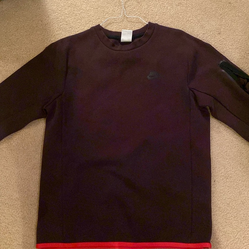 Size s brown Nike tech crew neck